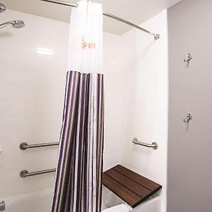 Queen Room Two Queen Beds Mobility or Hearing Access Non-Smoking